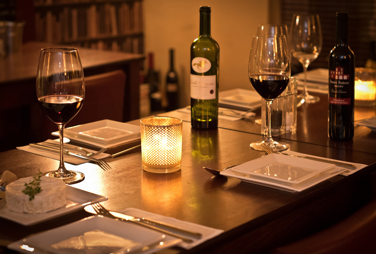 Restaurant - Tisch bei Kerzenschein