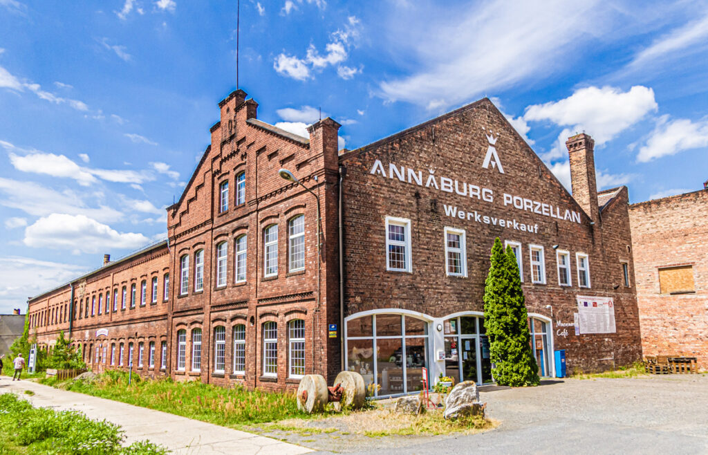 Annaburg Porzellaneum - Aussenansicht vom Werksverkauf
