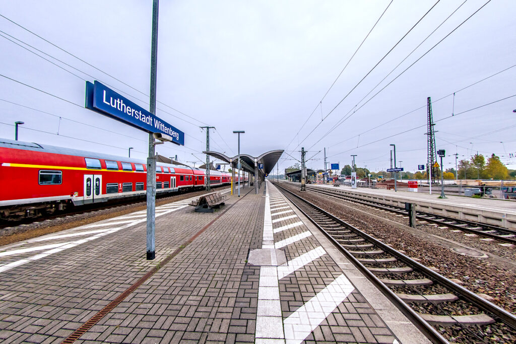 Hauptbahnhof Lutherstadt Wittenberg und Regionalbahn