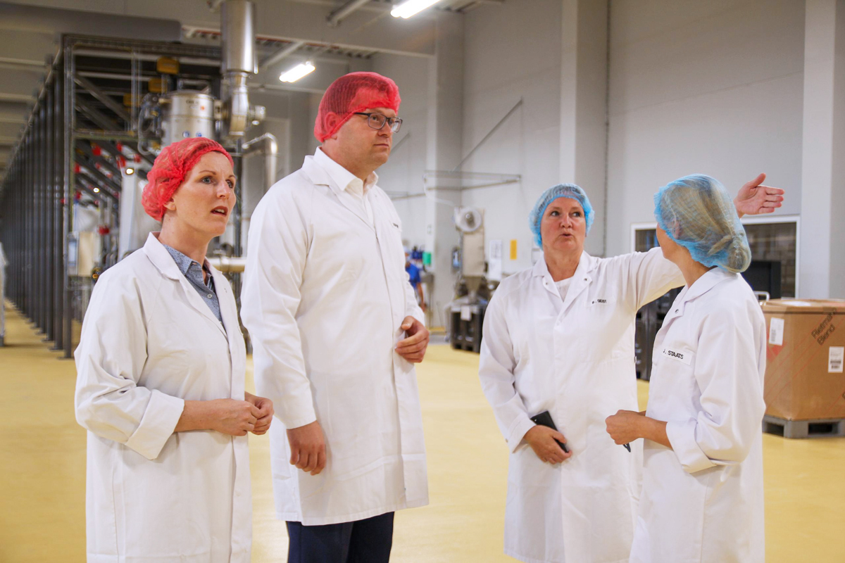 Besuch der Wittenberger Bäckerei GmbH durch Landrat Christian Tylsch und Anne-Marie Richter