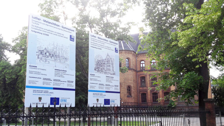 Enthüllung Baustellenschild Haus Melanchthon und Turnhalle