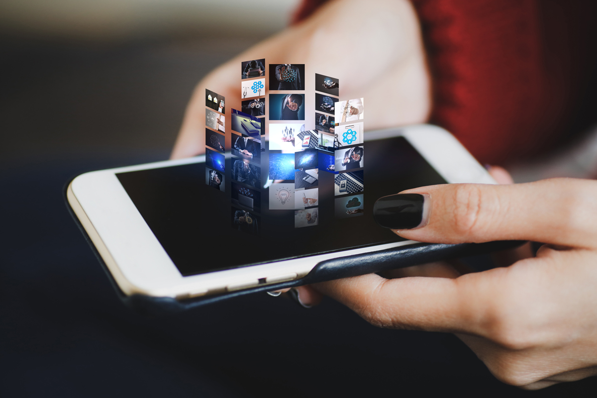 Smartphone, wo Bilder über das Display schweben