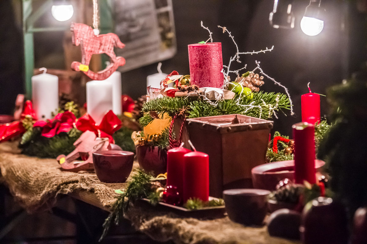 Kerzen, Adventskranz - diverser Weihnachtsschmuck