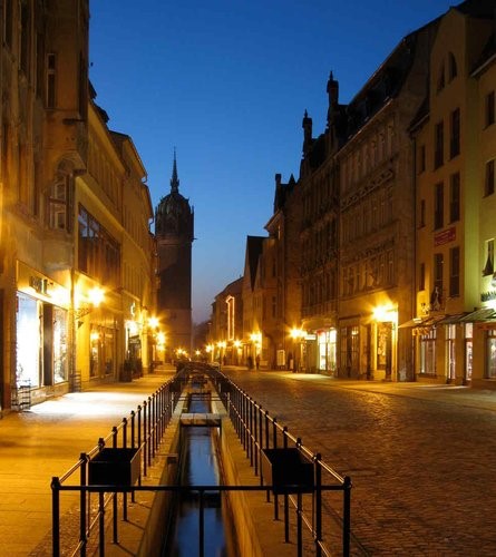 Wittenberger Schlossstraße bei Nacht