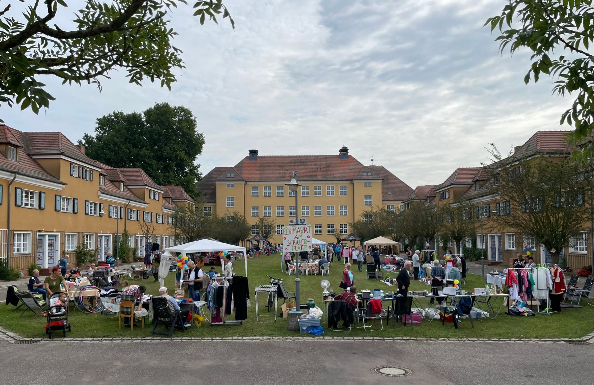 Schillerplatzflohmarkt