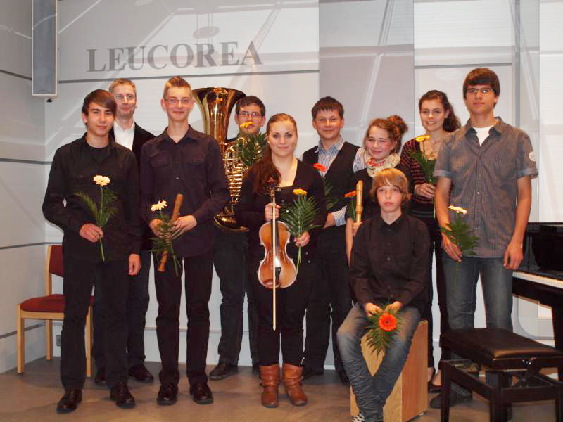 neun Schülerinnen und Schüler und ein Betreuer der Kreismusikschule Wittenberg