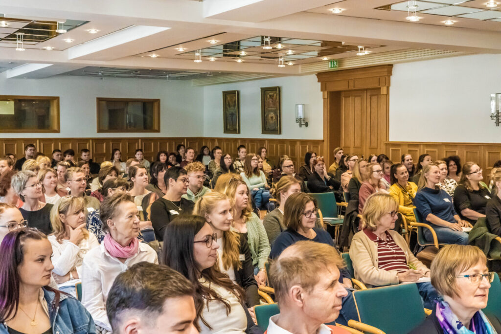 Volles Haus in der Leucorea: Rund 120 Teilnehmende aus dem gesamten Landkreis beim Fachtag „Kita von morgen“.