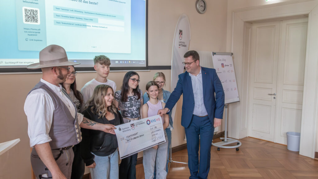 Team GTS Ernestine Reiske: Preisverleihung #HandwerkInAction 2025 im Landkreis Wittenberg: Auszeichnung der besten Schülerteams durch Landrat Christian Tylsch und Kreishandwerksmeister Enrico Reinecke.