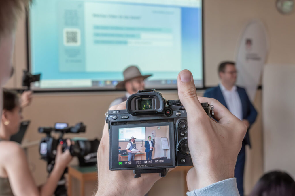 Preisverleihung #HandwerkInAction 2025 im Landkreis Wittenberg: Auszeichnung der besten Schülerteams durch Landrat Christian Tylsch und Kreishandwerksmeister Enrico Reinecke.