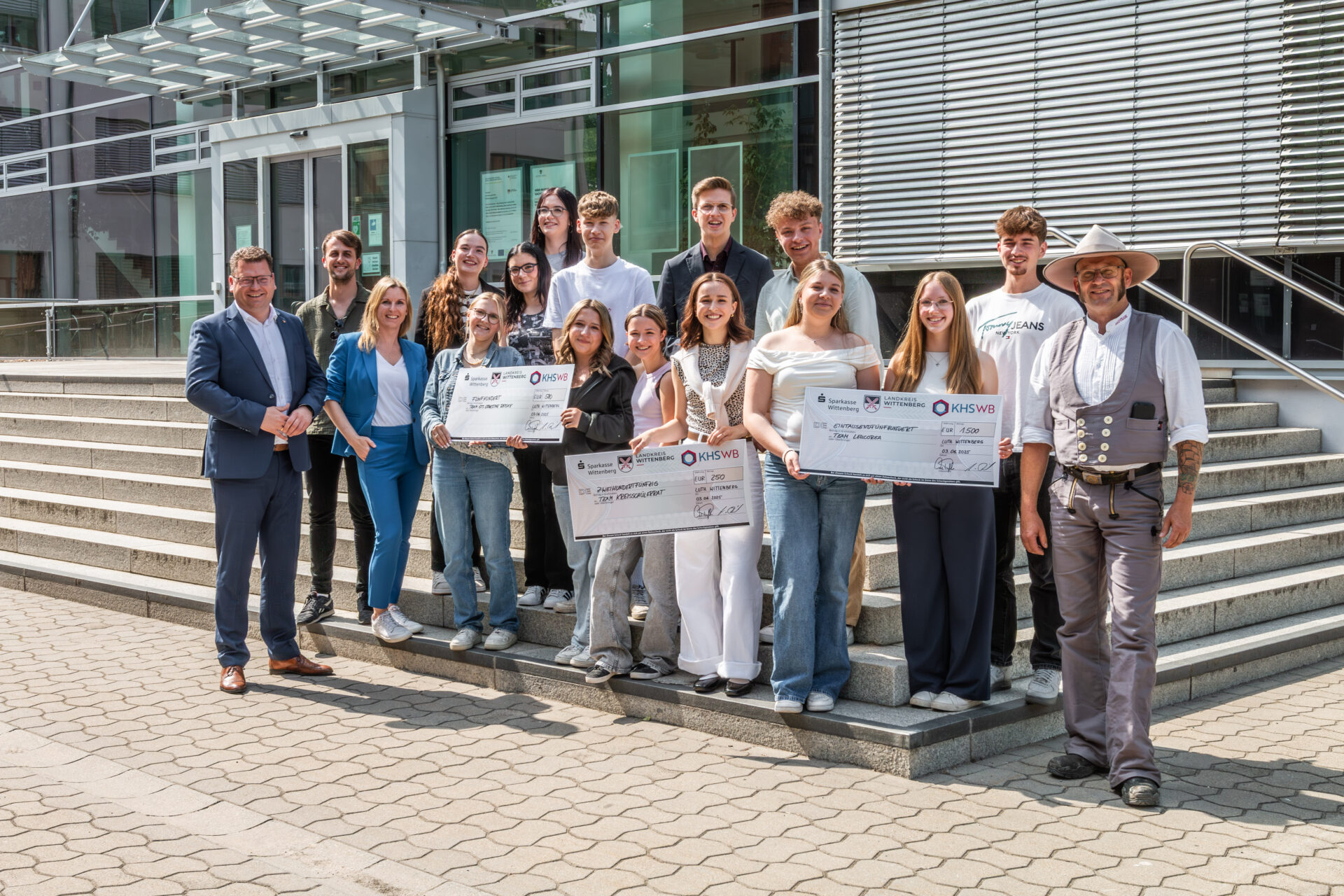 Preisverleihung #HandwerkInAction 2025 im Landkreis Wittenberg: Auszeichnung der besten Schülerteams durch Landrat Christian Tylsch und Kreishandwerksmeister Enrico Reinecke.