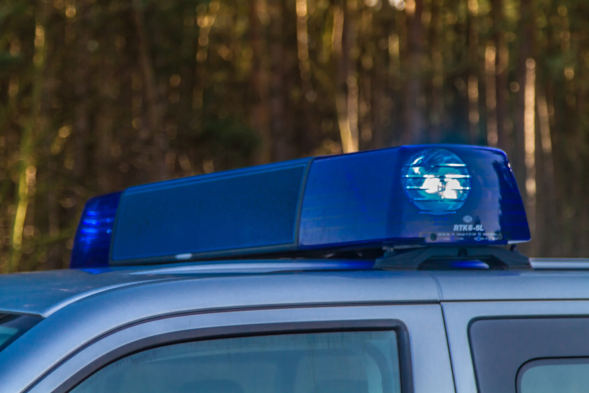 Blaulicht auf einem Polizeifahrzeug