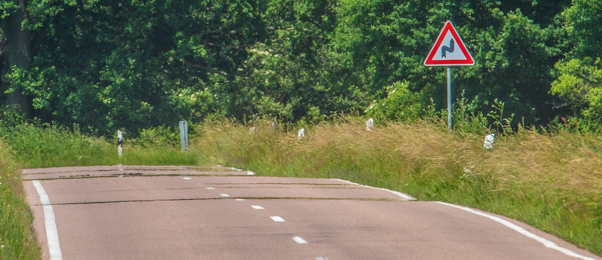 Flimmernde Hitze auf einer Straße in Wörlitz
