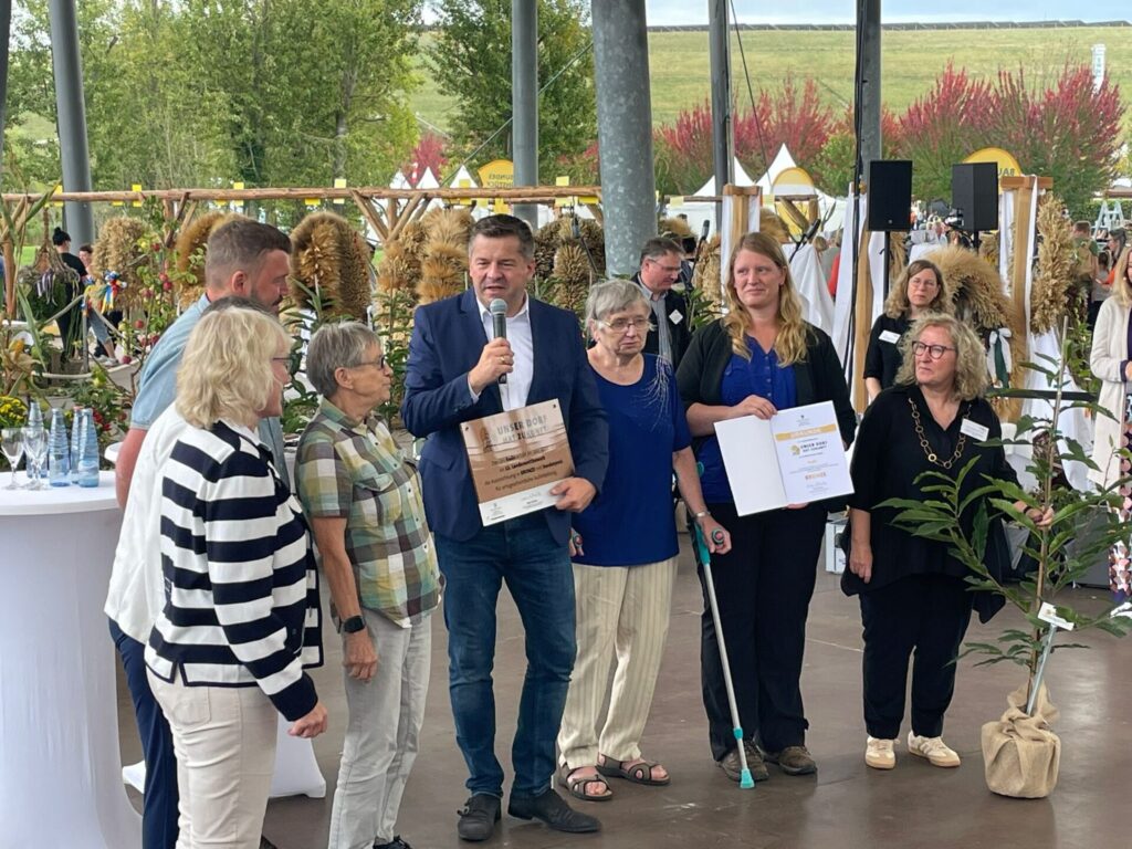 Radis hat Zukunft und wurde heute als Kreissieger beim Landeserntedankfest in Magdeburg ausgezeichnet: Bronze + Sonderpreis für die ortsgeschichtliche Aufarbeitung.