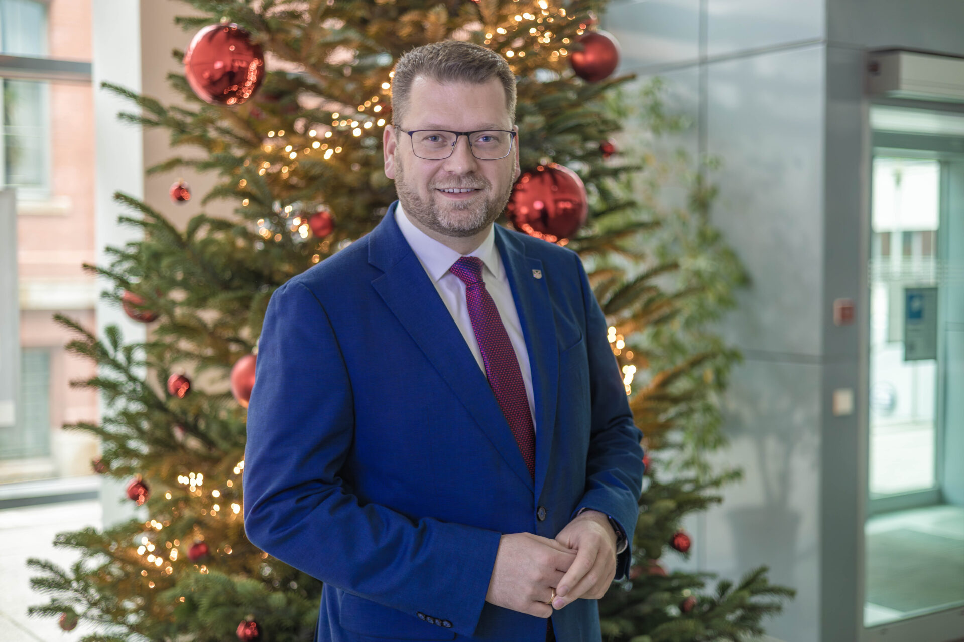 Landrat Christian Tylsch wünscht allen Mitbürgerinnen und Mitbürgerin ein friedliches und fröhliches Weihnachtsfest.