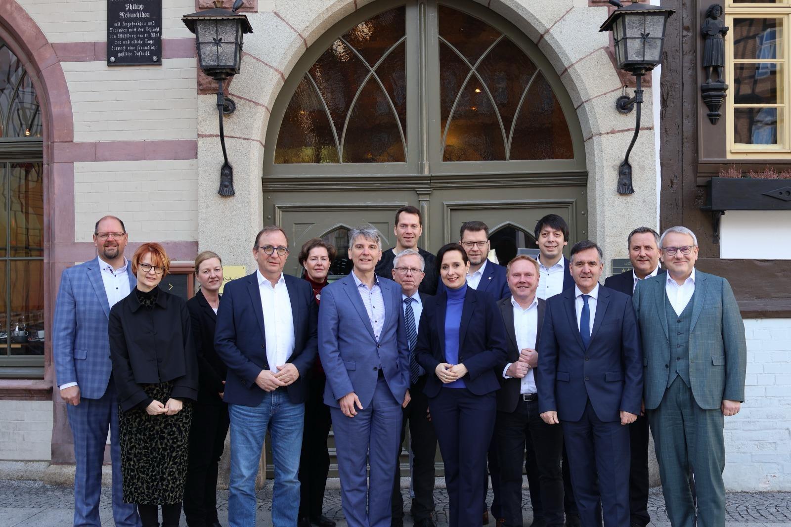 Die Landräte der elf Landkreise in Sachsen-Anhalt haben sich auf ihrer 120. Landräte-Konferenz am 19. und 20. Februar 2026 in Wernigerode intensiv über die derzeit in Bund und Ländern erörterten Reformen im Sozial- und Gesundheitsbereich ausgetauscht.