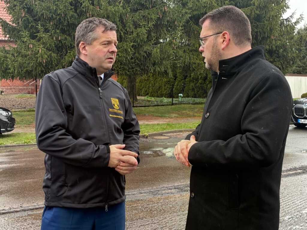 Die K2020 zwischen Dabrun und Pratau wird saniert - mit Mitteln aus dem Sondervermögen Infrastruktur. Landrat und Ministerpräsident machten sich ein Bild.