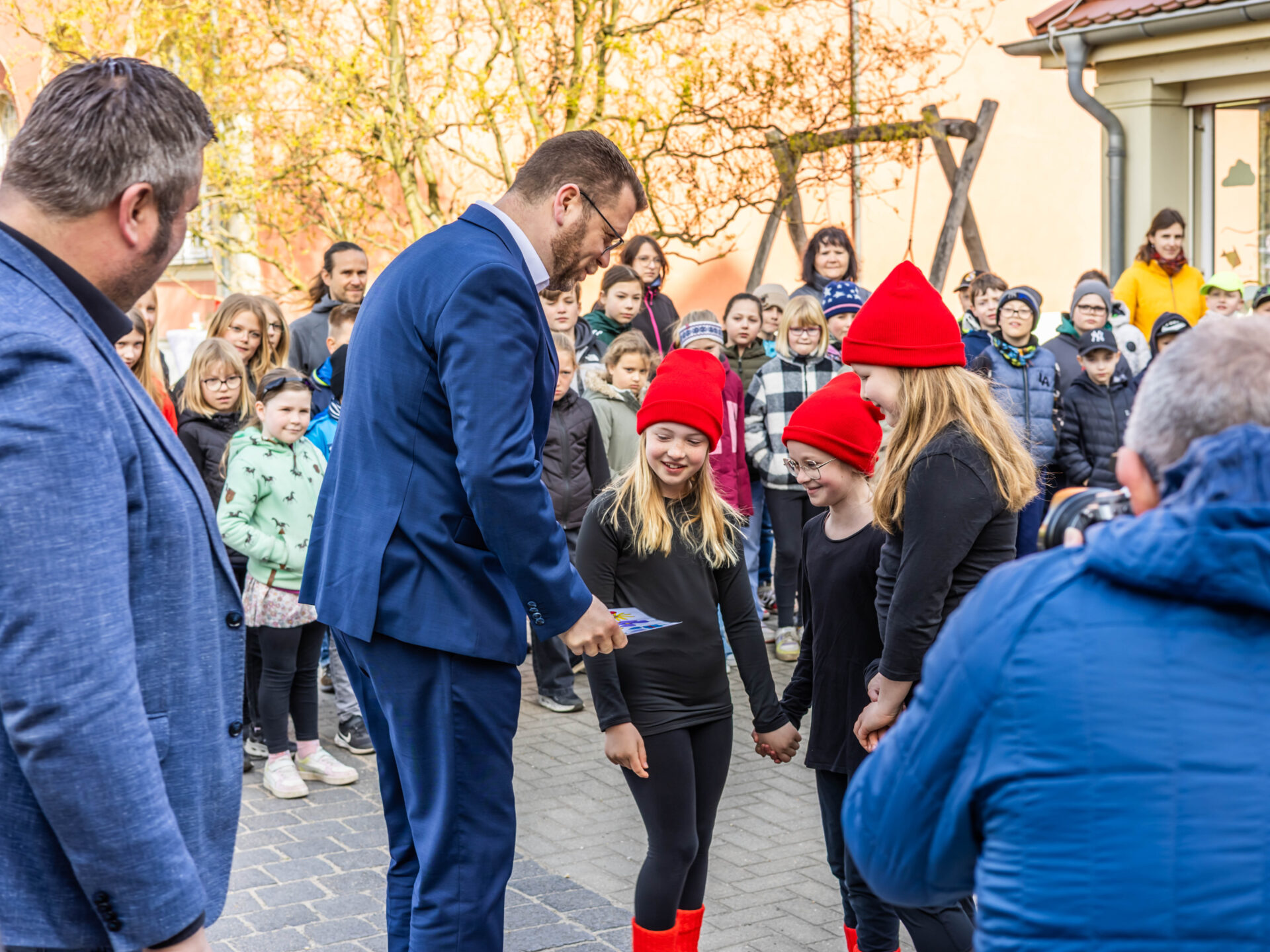 Am 9. April 2026 hat Landrat Christian Tylsch einen Förderbescheid aus dem Investitionsprogramm Ganztagsausbau (GTA II) übergeben.