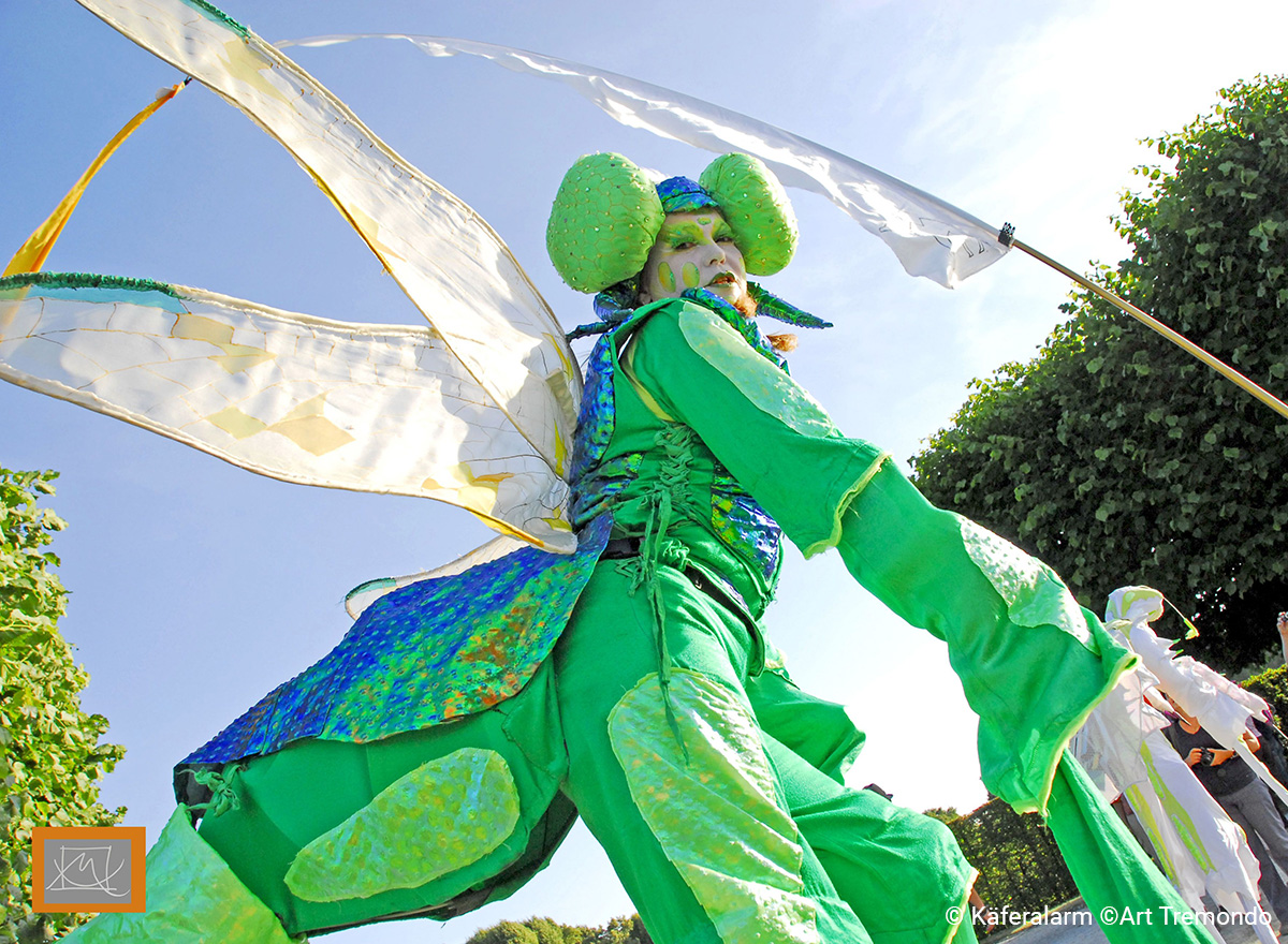 Mensch in grüner Kleidung beim Kleinkunsttraum in Oranienbaum