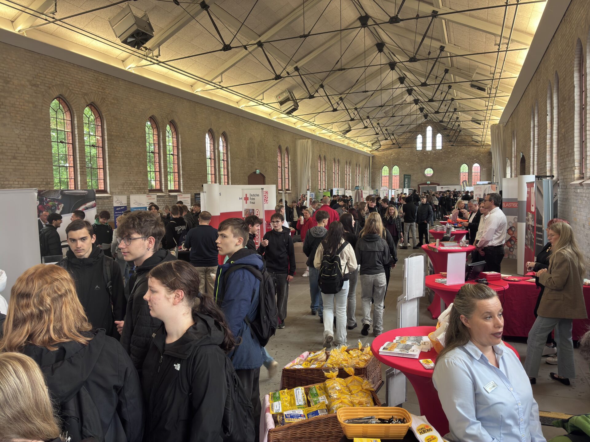 In der Exerzierhalle in Lutherstadt Wittenberg fand am 6. Mai die fünfte Ausbildungsmesse „Job. Läuft.“ statt.
