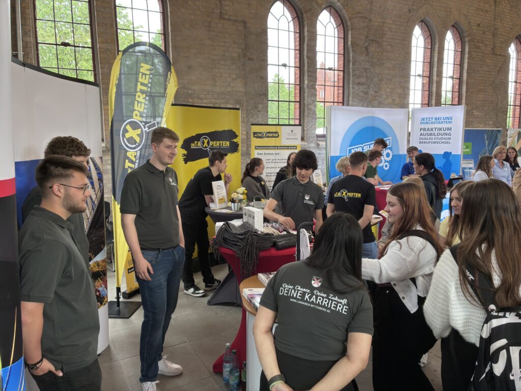In der Exerzierhalle in Lutherstadt Wittenberg fand am 6. Mai die fünfte Ausbildungsmesse „Job. Läuft.“ statt.
