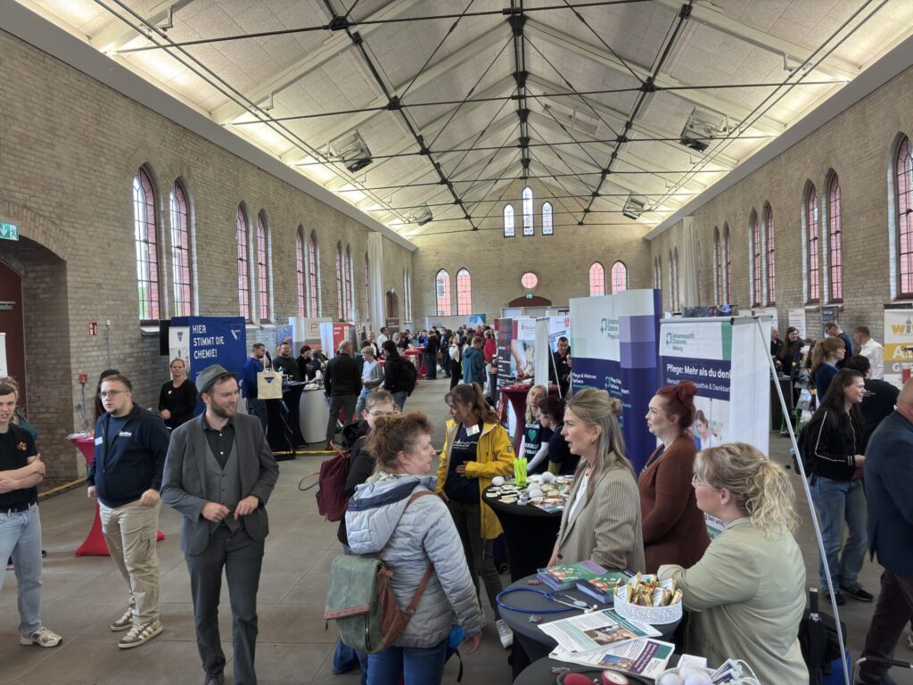 In der Exerzierhalle in Lutherstadt Wittenberg fand am 6. Mai die fünfte Ausbildungsmesse „Job. Läuft.“ statt.