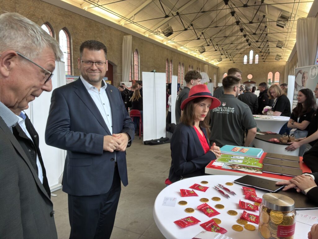 In der Exerzierhalle in Lutherstadt Wittenberg fand am 6. Mai die fünfte Ausbildungsmesse „Job. Läuft.“ statt.
