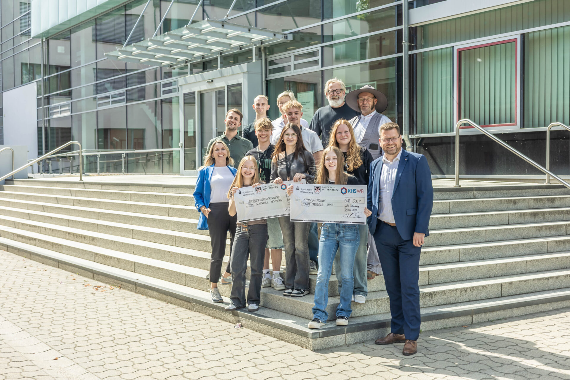 Beim Filmprojekt #HandwerkInAction zeigten Schülerinnen und Schüler aus Kemberg, wie vielseitig Handwerk ist – mit kreativen Reels über Optik und Friseurhandwerk.