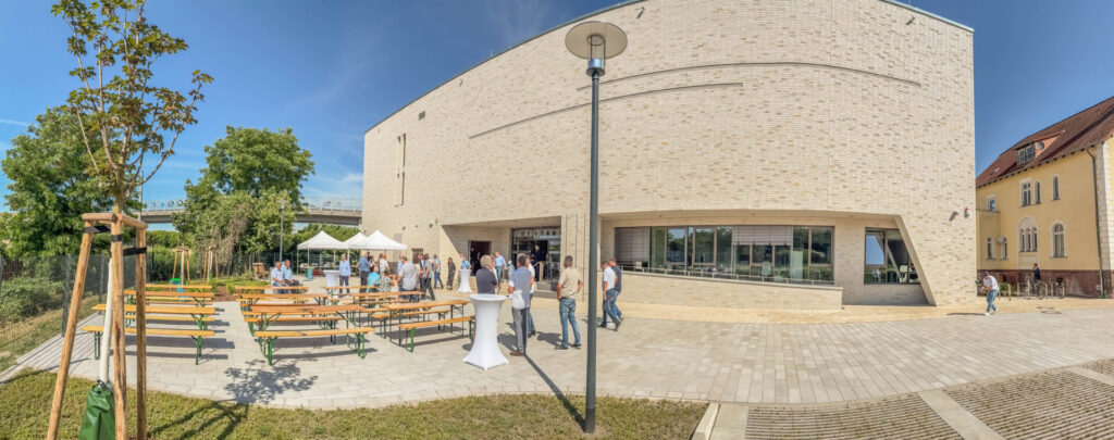 Am 19. Juni 2026 übergab Landrat Christian Tylsch den Neubau des Kreisarchivs offiziell an die Nutzer. Foto: Baumbach