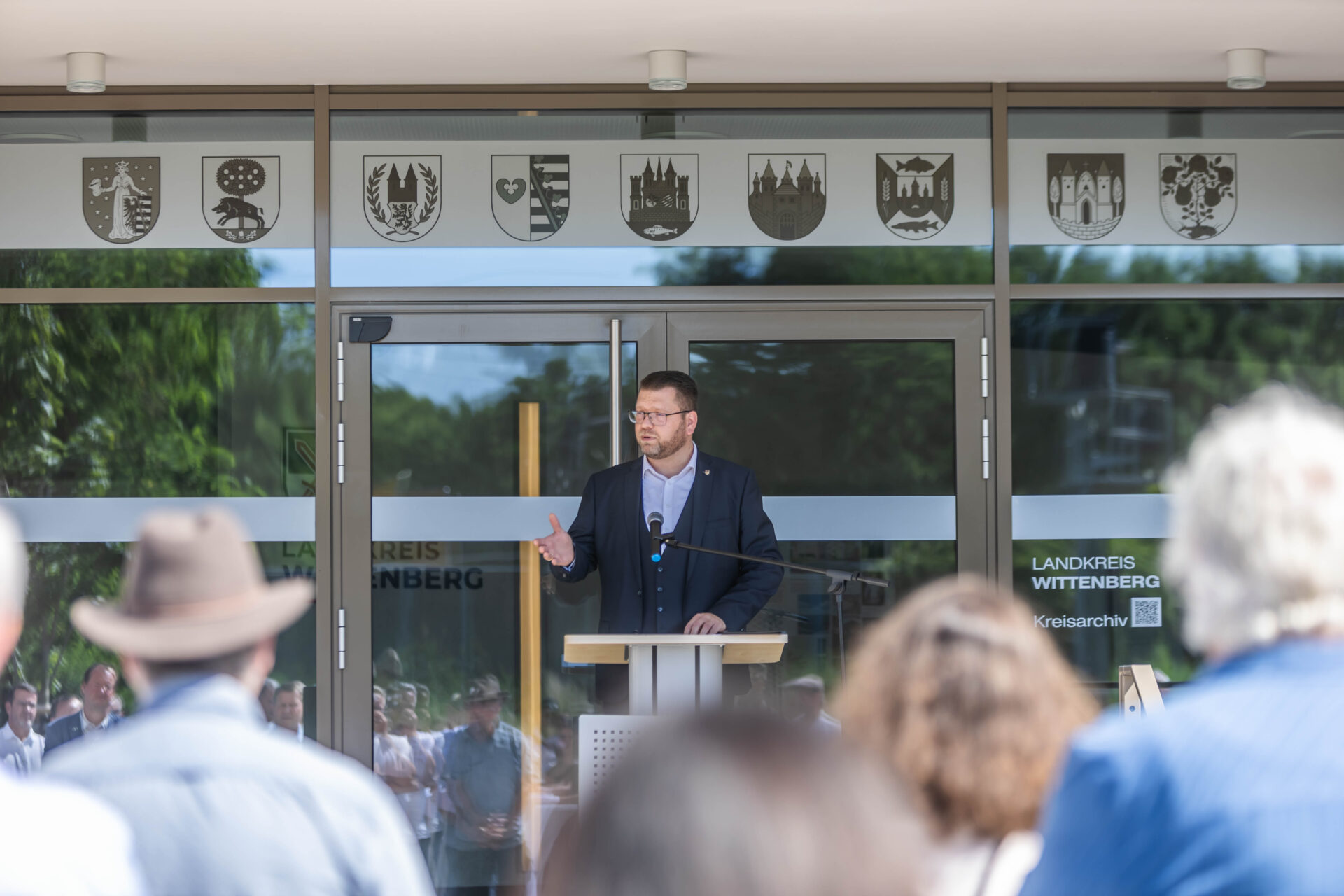 Am 19. Juni 2026 übergab Landrat Christian Tylsch den Neubau des Kreisarchivs offiziell an die Nutzer. Foto: Baumbach