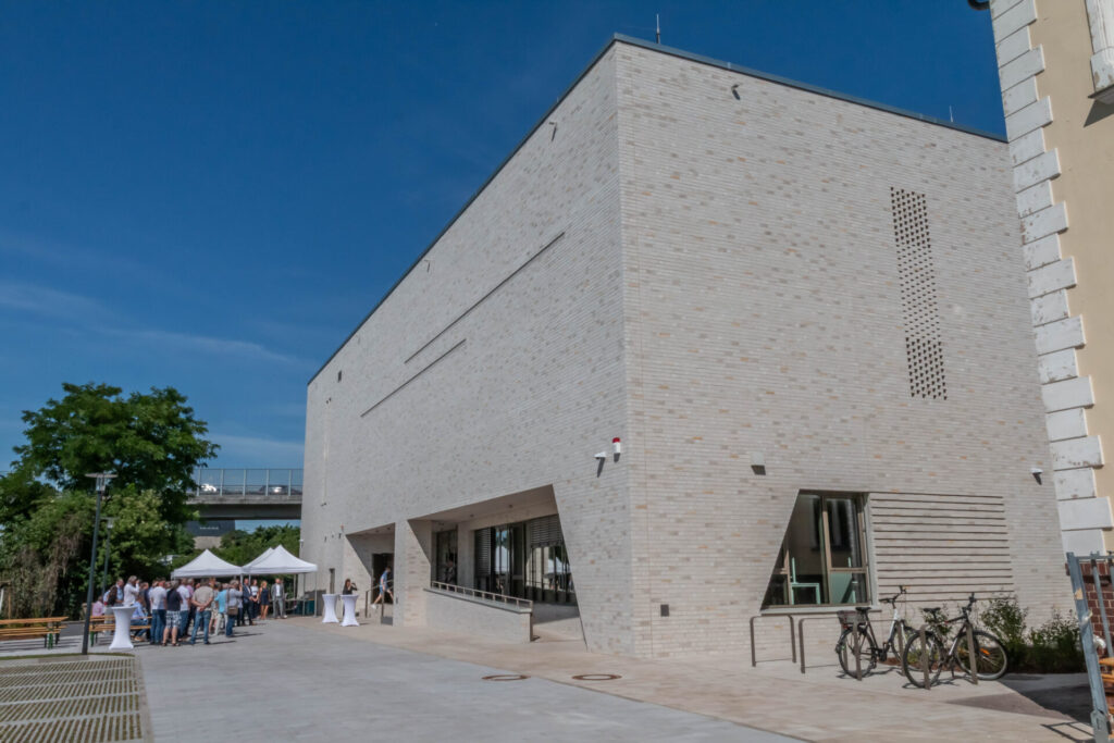 Am 19. Juni 2026 übergab Landrat Christian Tylsch den Neubau des Kreisarchivs offiziell an die Nutzer. Foto: Baumbach