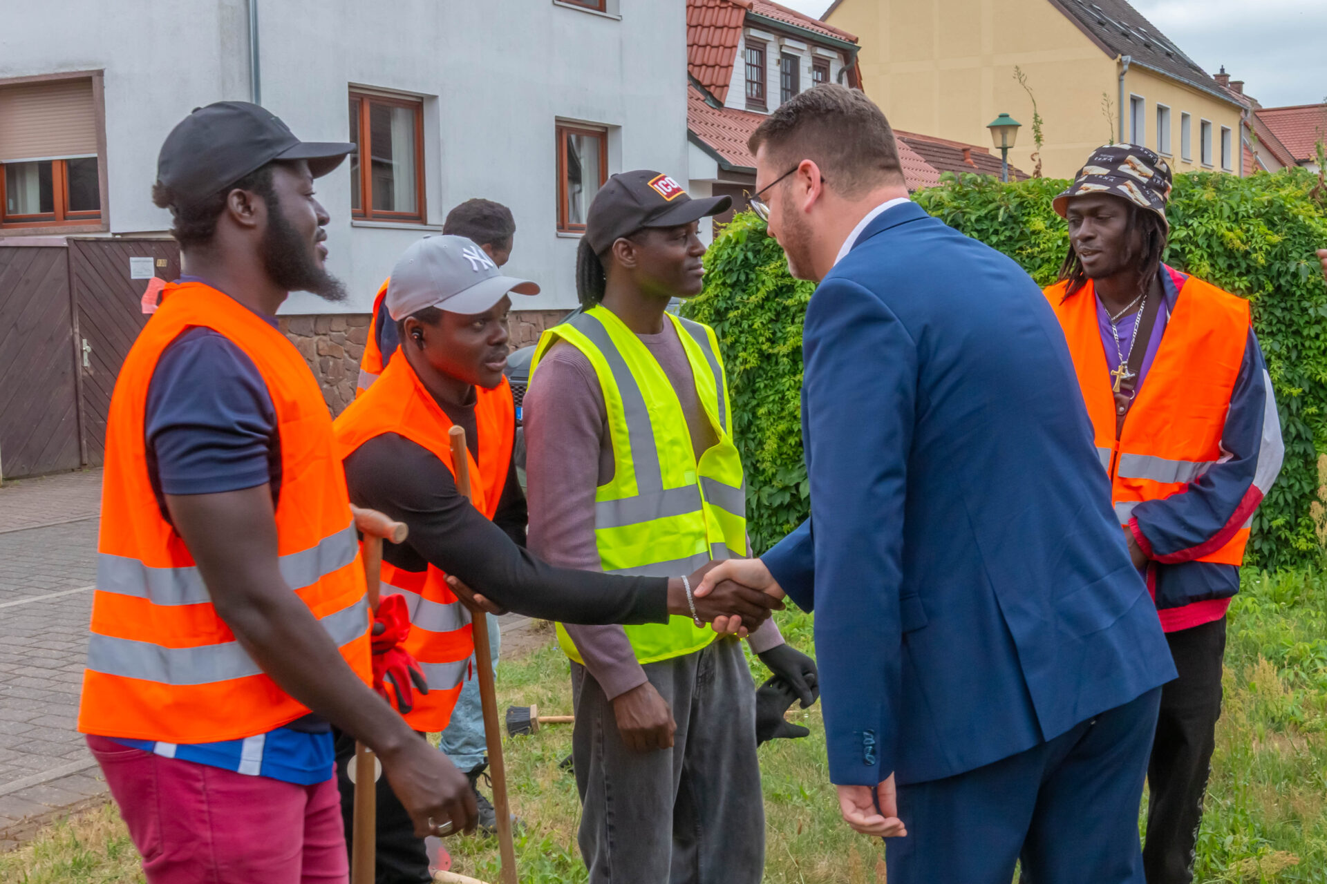 In Oranienbaum-Wörlitz sind in Rekordzeit die ersten Arbeitsgelegenheiten für Asylbewerber und Bürgergeldempfänger gestartet.