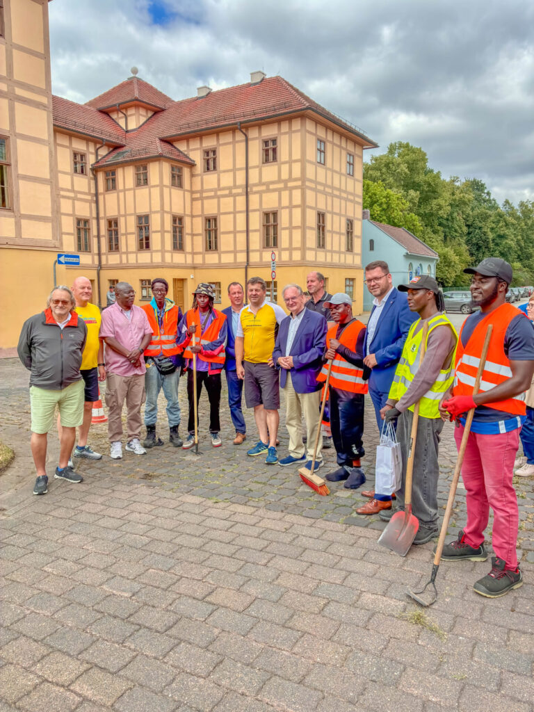 In Oranienbaum-Wörlitz sind in Rekordzeit die ersten Arbeitsgelegenheiten für Asylbewerber und Bürgergeldempfänger gestartet.