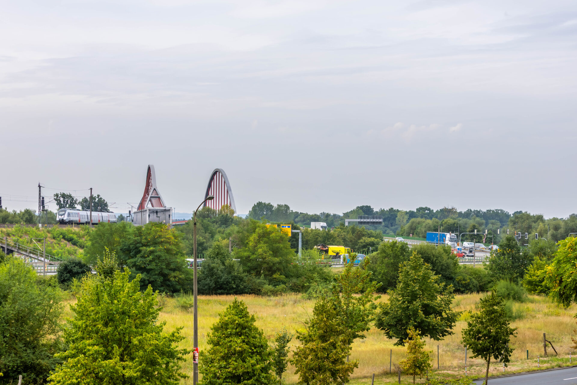 Baustelle am T-Knoten der Bundesstraße B100/B187/B2 in Wittenberg mit Blick in Richtung Elbebrücke.