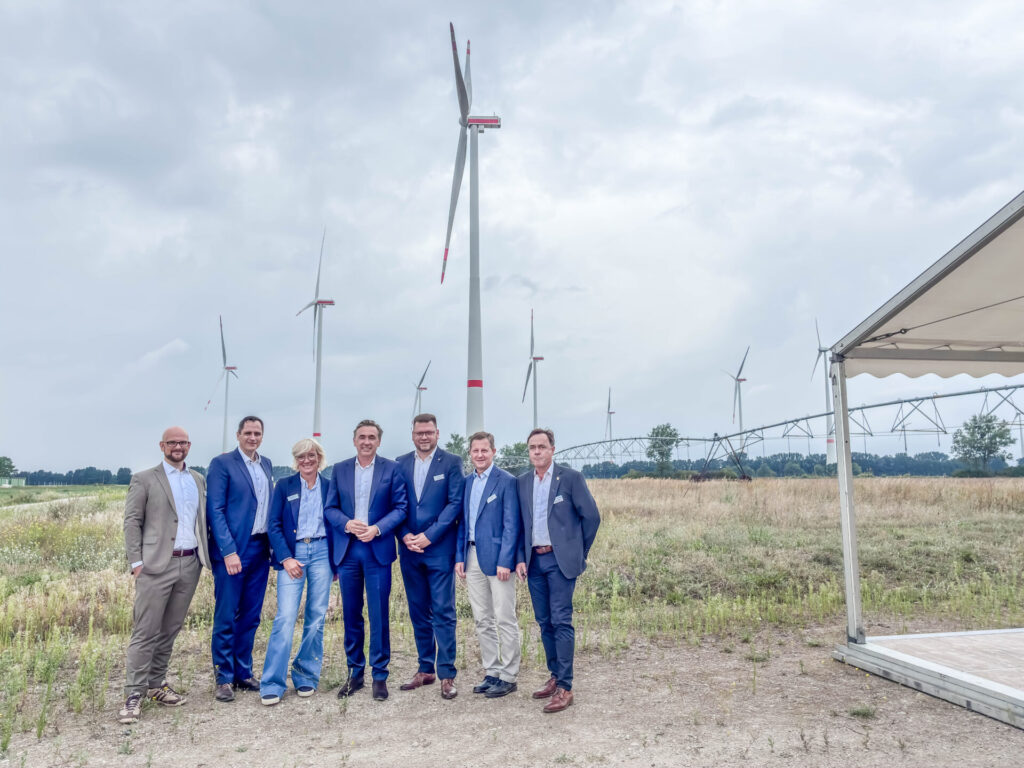Thomas Wünsch, Staatssekretär im Ministerium für Wissenschaft, Energie, Klimaschutz und Umwelt, Landrat Christian Tylsch, Peter Müller, Bürgermeister der Stadt Zahna-Elster, Michael Jahn, Bürgermeister der Stadt Jessen, Bärbel Heidebroek, Präsidentin des Bundesverbandes WindEnergie e. V., und Thomas Winkler, Geschäftsführer VSB Deutschland, diskutierten darüber, wie Repowering, kommunale Wertschöpfung und Akzeptanz für Windkraft vor Ort zusammengebracht werden können.