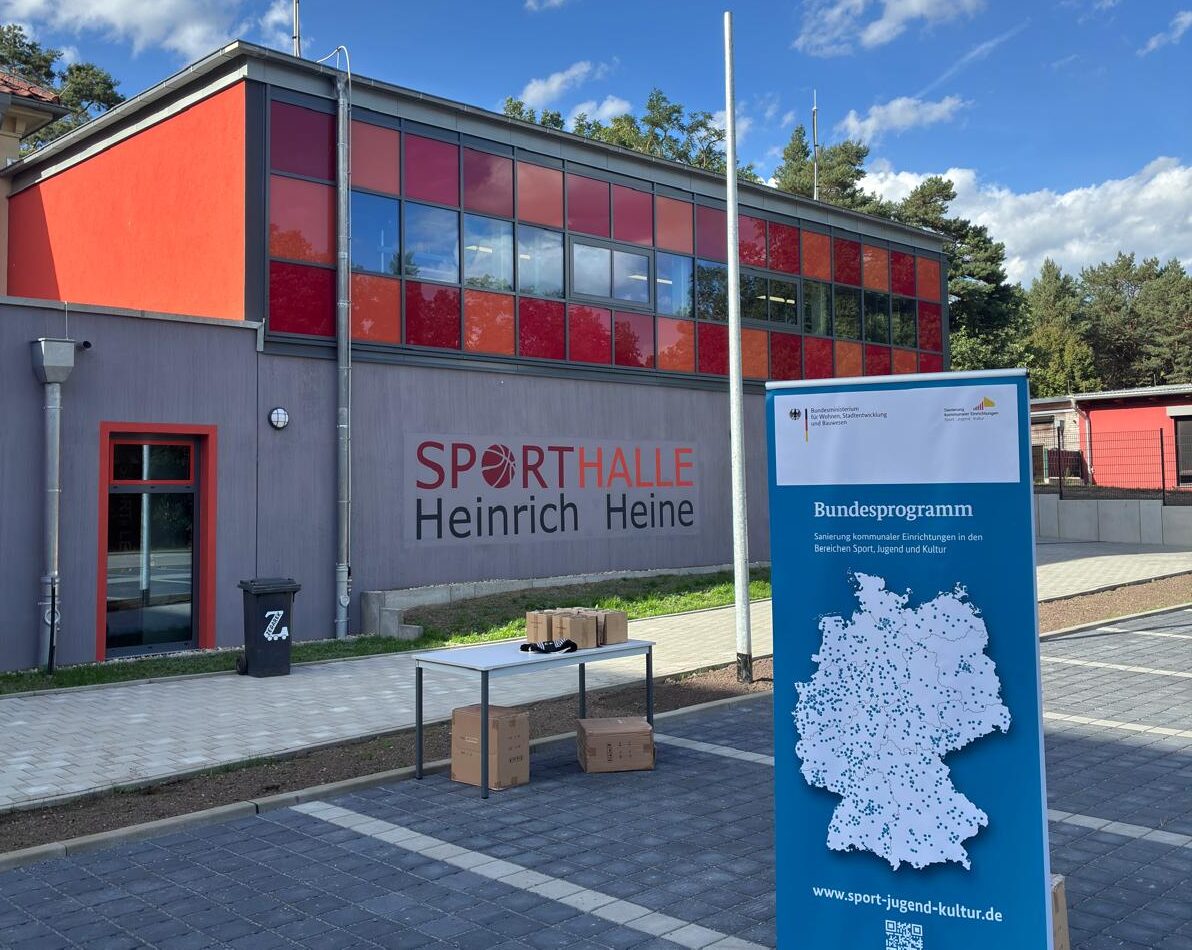Eine neu gebaute Turnhalle