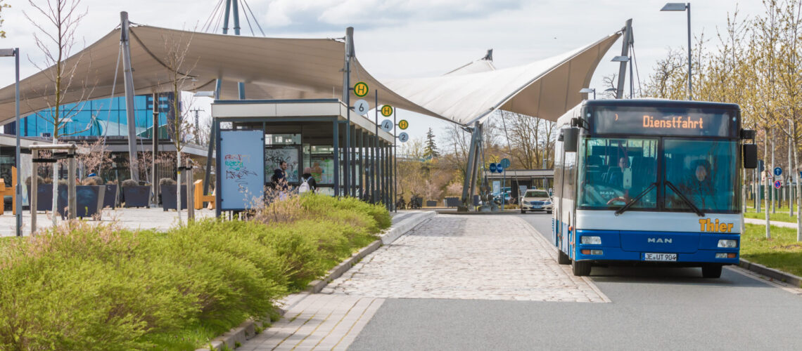 Bus am Bahnhof - Fahrplanwechsel im Schülerverkehr