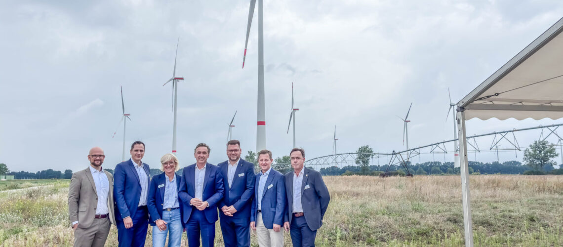 Thomas Wünsch, Staatssekretär im Ministerium für Wissenschaft, Energie, Klimaschutz und Umwelt, Landrat Christian Tylsch, Peter Müller, Bürgermeister der Stadt Zahna-Elster, Michael Jahn, Bürgermeister der Stadt Jessen, Bärbel Heidebroek, Präsidentin des Bundesverbandes WindEnergie e. V., und Thomas Winkler, Geschäftsführer VSB Deutschland, diskutierten darüber, wie Repowering, kommunale Wertschöpfung und Akzeptanz für Windkraft vor Ort zusammengebracht werden können.