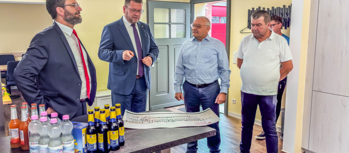 In Uthausen ist ein neuer Gemeinschaftsraum für das Dorfleben entstanden. Die Stiftung der Sparkasse Wittenberg unterstützt das Projekt mit 13.500 Euro.
