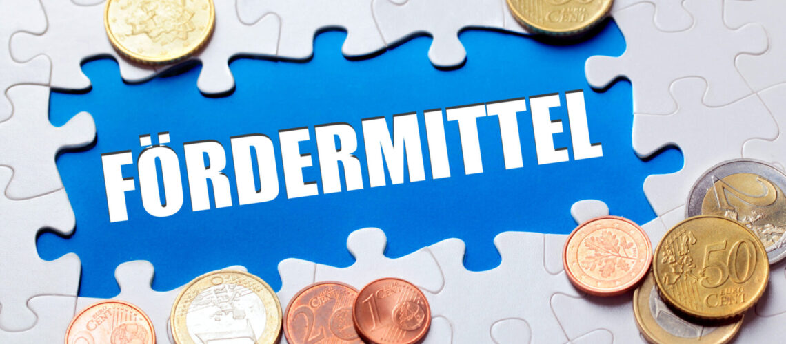 Puzzle mit Text Fördermittel mit Geldstücken