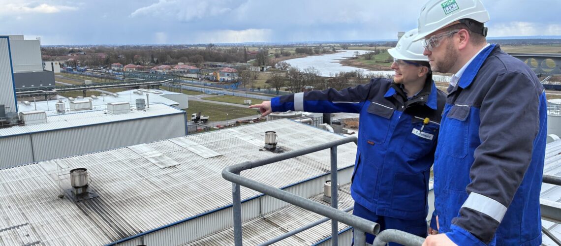 Beim Rundgang durch das Werk der Louis Dreyfus Company Wittenberg informierte sich Landrat Christian Tylsch über die Verarbeitung von Rapssaat sowie über Produktion und Investitionen am Standort der Louis Dreyfus Company in der Lutherstadt Wittenberg.