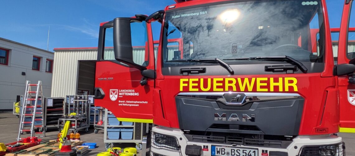 Feuerwehrfahrzeug in der Feuerwehrtechnischen Zentrale des Landkreises Wittenberg.