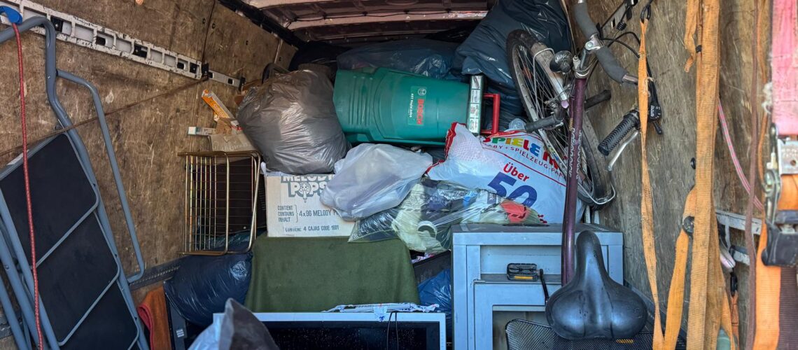 Die wahrscheinlich illegale Schrottsammlung passiert nicht zum ersten Mal. Bereits im November 2025 kontrollierte das Ordnungsamt das fragliche Fahrzeug und die Fahrzeuginsassen in Pratau.