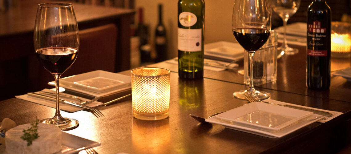 Restaurant - Tisch bei Kerzenschein