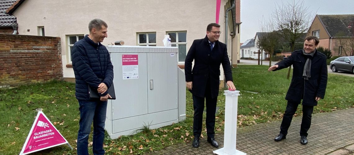Landrat Tylsch und Bürgermeister Jahn geben Startschuss für den Ausbau der Glasfasern