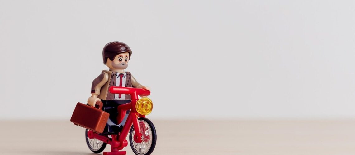 Lego Mann auf Fahrrad
