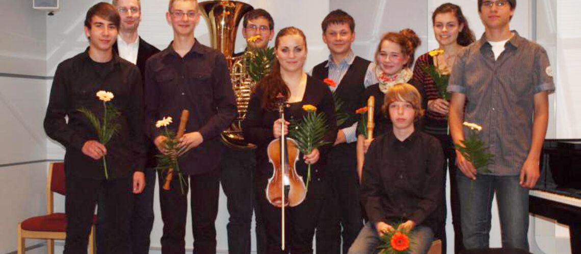 neun Schülerinnen und Schüler und ein Betreuer der Kreismusikschule Wittenberg