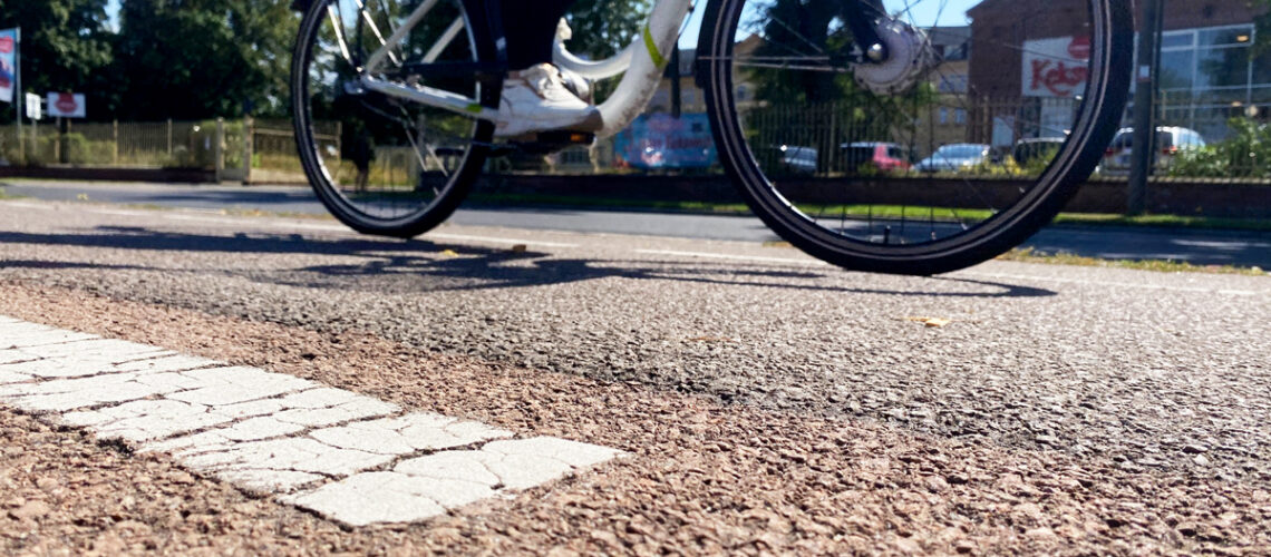 Radfahrer fährt